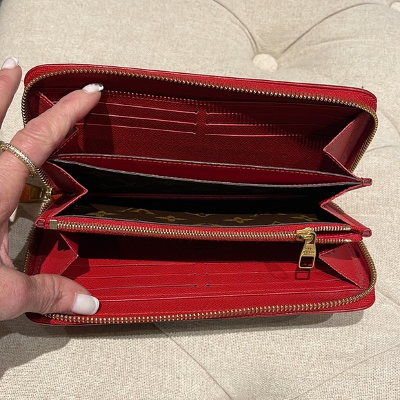 Louis Vuitton Zippy Retiro Wallet - Picture 13 of 17